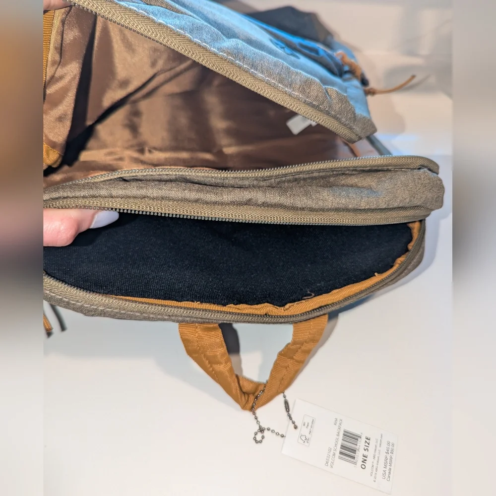 Volcom Backpack - Picture 3 of 4